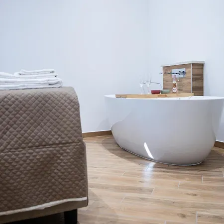 Bed & Breakfast Dimora Diaz Naples