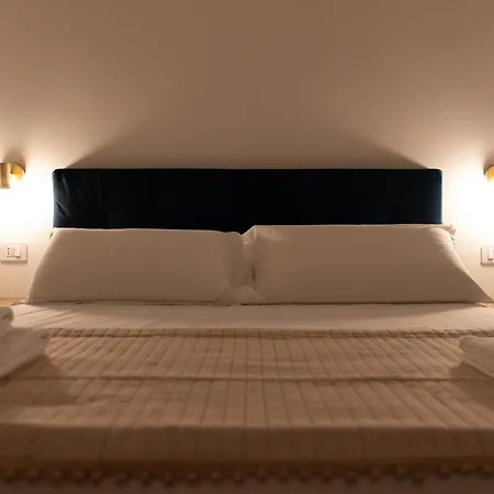 Dimora Diaz 4* Naples