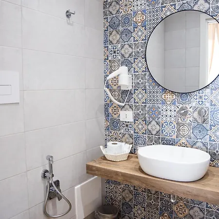 Bed & Breakfast Dimora Diaz Naples